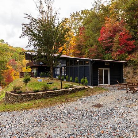 Fun Cabin With Hot Tub, Pool Table & Fire Pit - Big Blue Bryson City Exteriör bild