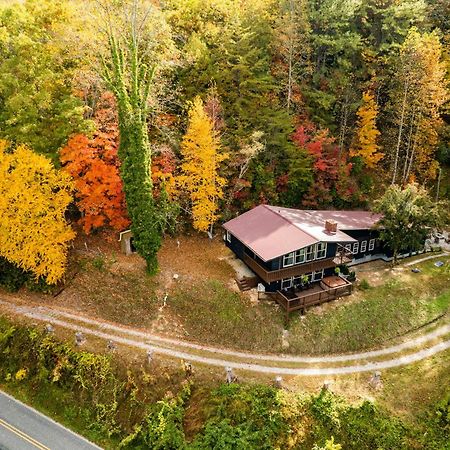 Fun Cabin With Hot Tub, Pool Table & Fire Pit - Big Blue Bryson City Exteriör bild