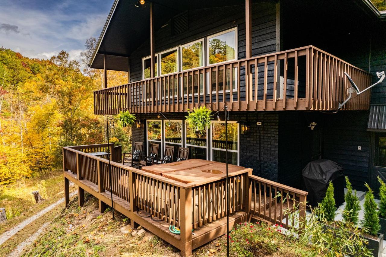 Fun Cabin With Hot Tub, Pool Table & Fire Pit - Big Blue Bryson City Exteriör bild