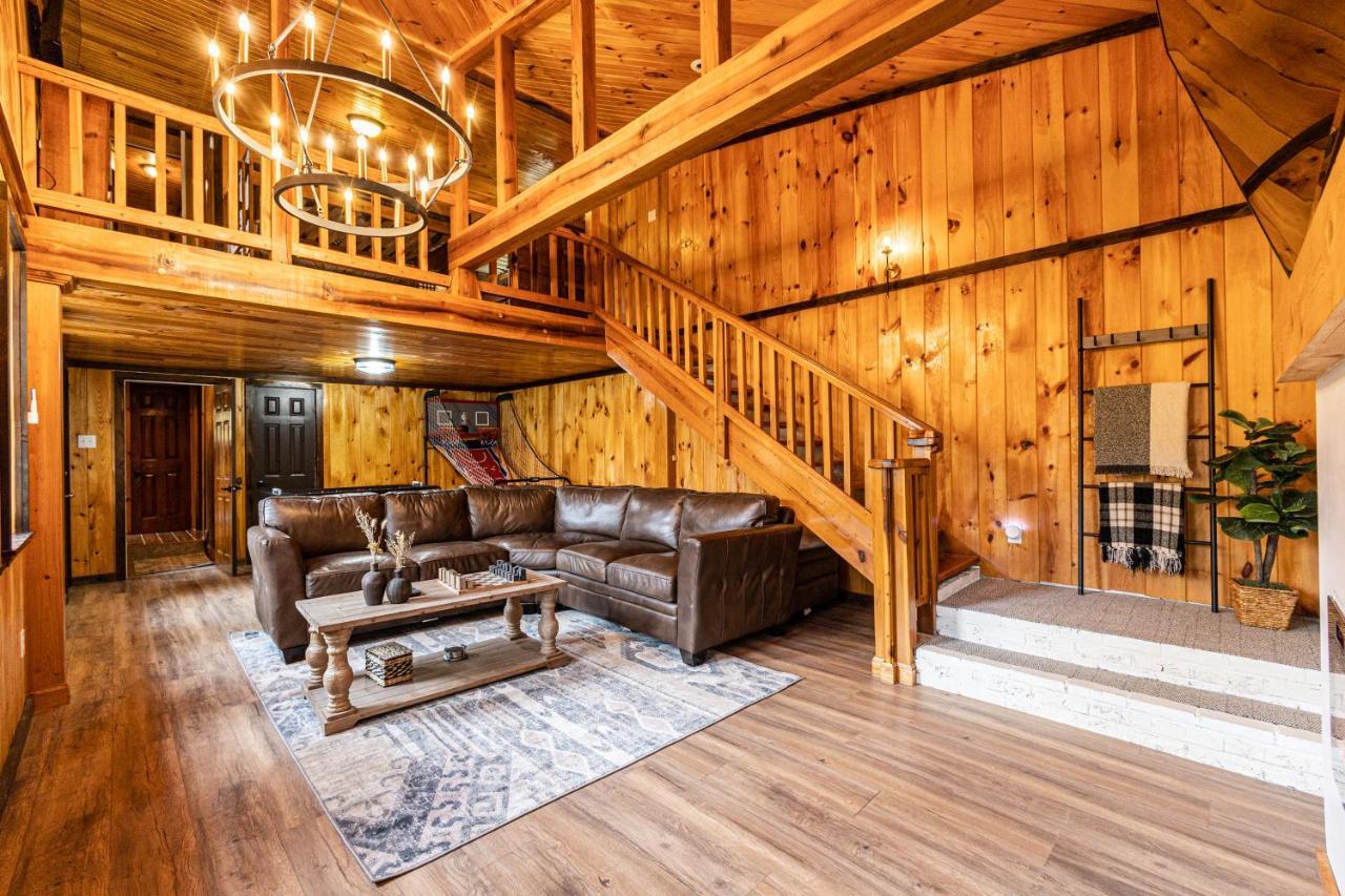 Fun Cabin With Hot Tub, Pool Table & Fire Pit - Big Blue Bryson City Exteriör bild