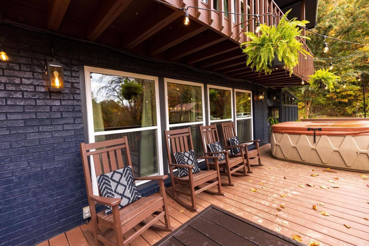 Fun Cabin With Hot Tub, Pool Table & Fire Pit - Big Blue Bryson City Exteriör bild
