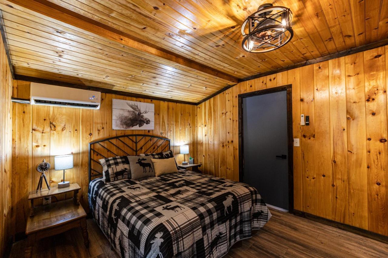 Fun Cabin With Hot Tub, Pool Table & Fire Pit - Big Blue Bryson City Exteriör bild