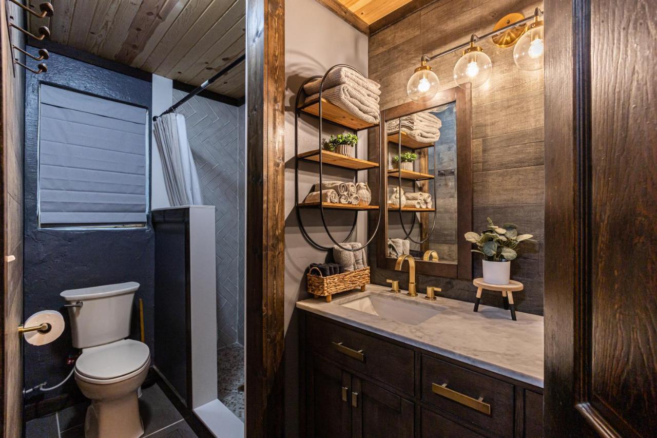 Fun Cabin With Hot Tub, Pool Table & Fire Pit - Big Blue Bryson City Exteriör bild