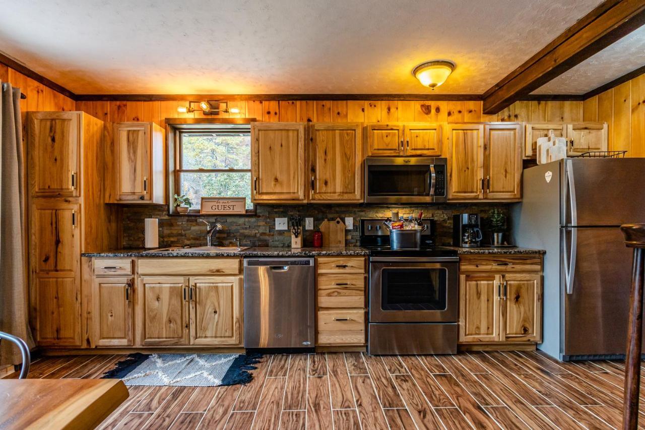 Fun Cabin With Hot Tub, Pool Table & Fire Pit - Big Blue Bryson City Exteriör bild