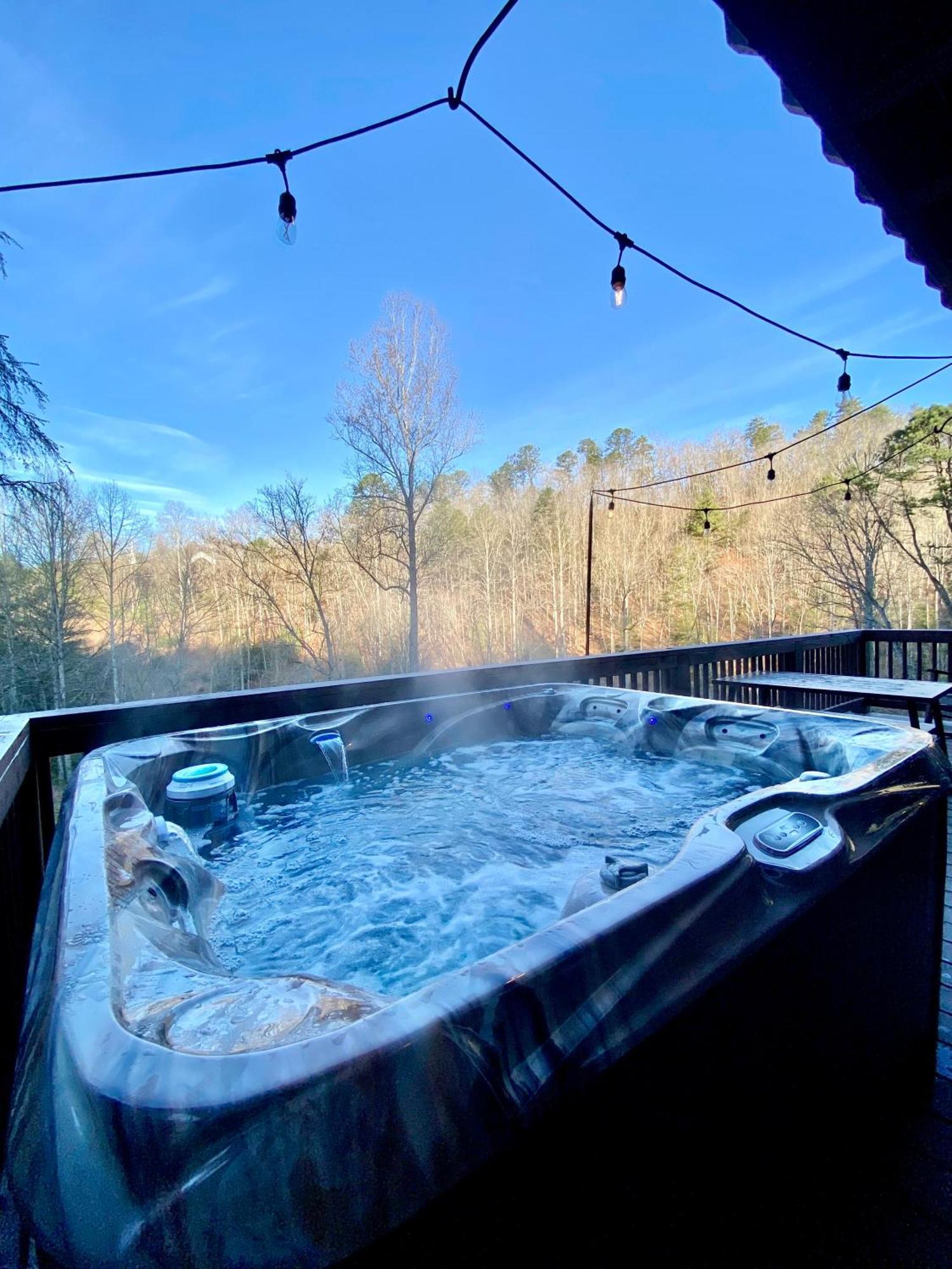 Fun Cabin With Hot Tub, Pool Table & Fire Pit - Big Blue Bryson City Exteriör bild
